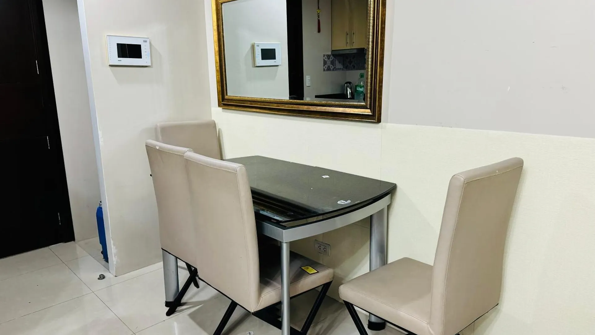 One Palm Tree Villas Condo Μανίλα