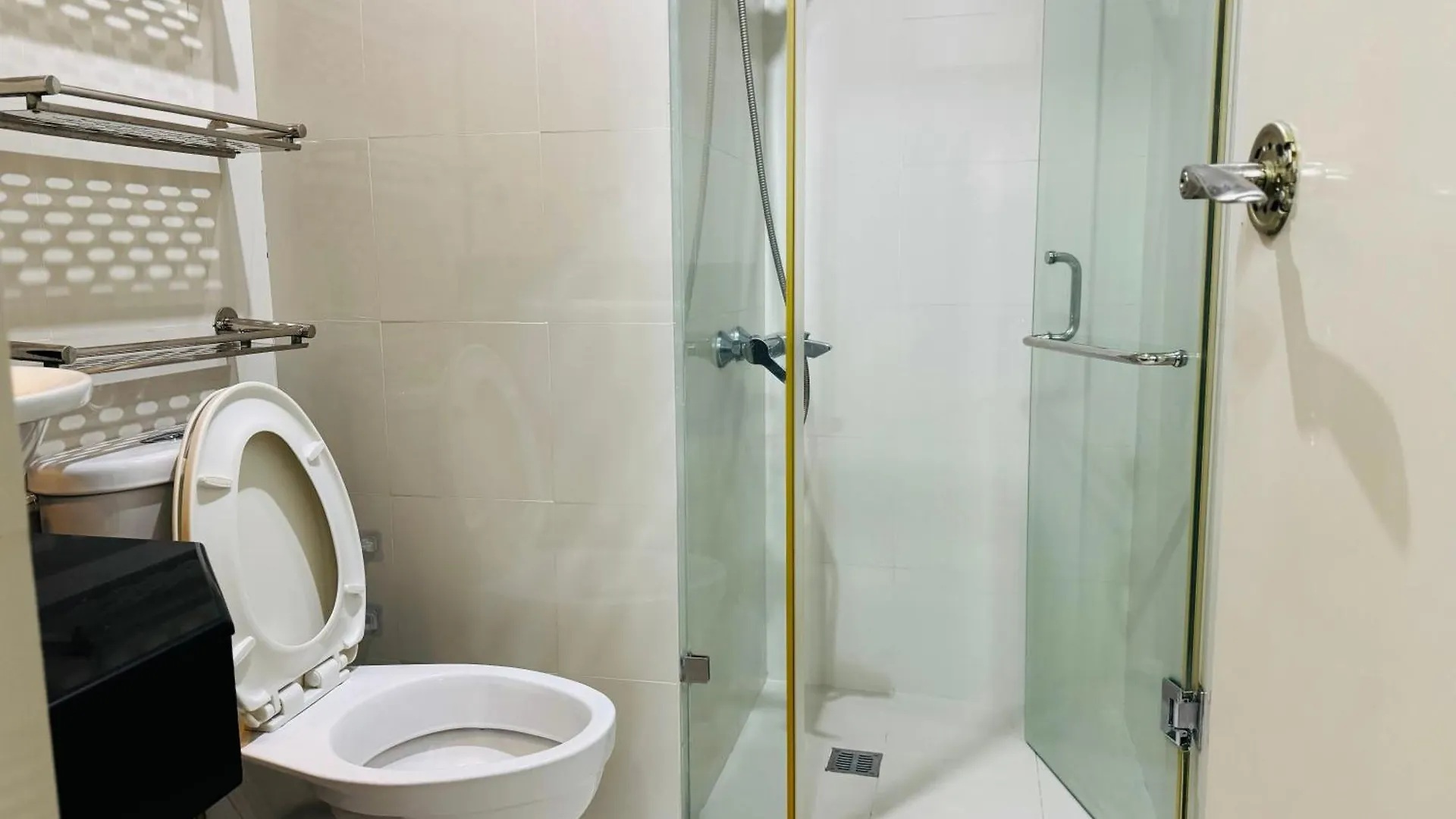 One Palm Tree Villas Condo Μανίλα